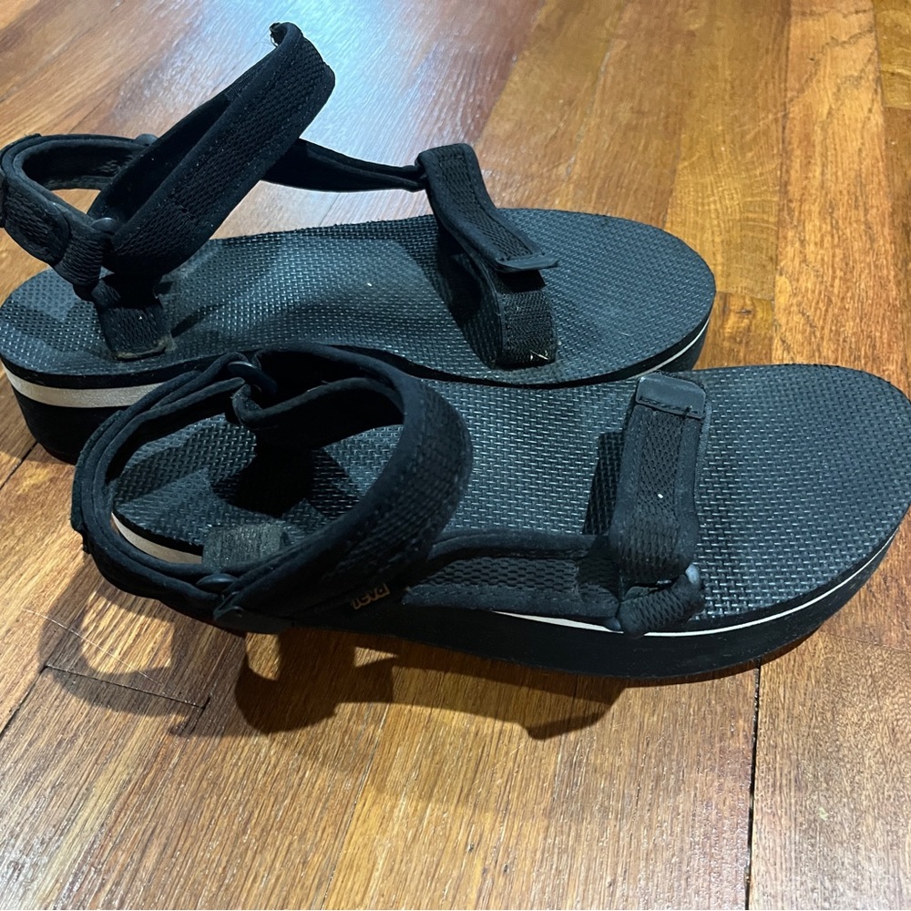 Teva flatform Universal Sandal, size 10